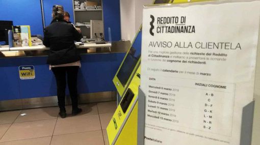 Interruzione del Reddito di cittadinanza e messaggio dell'Inps: confusione e &quot;imbuti&quot; ai Servizi sociali