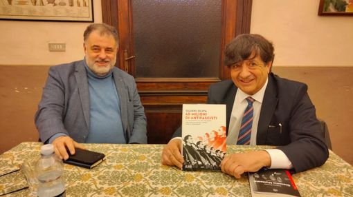 Il rapporto (irrisolto) tra Italia e fascismo al centro dell'incontro tra lo storico Gianni Oliva e Federico Fornaro