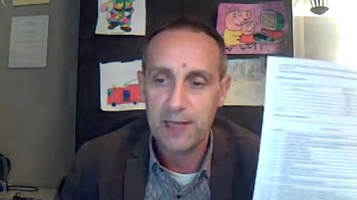 Un fermoimmagine tratto dalla diretta del capogruppo M5S