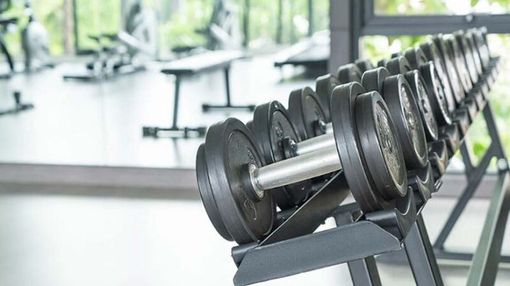 Da oggi si torna in palestra, tra nuove regole e impossibilità di fare la doccia