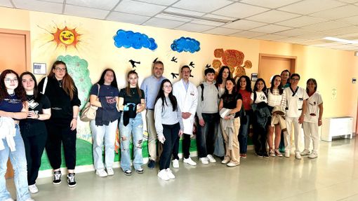 In foto il gruppo degli studenti accompagnati dal professor Bertelli e nell’incontro introduttivo con il direttore generale Francesco Arena e il direttore del Dipsa Katia Moffa