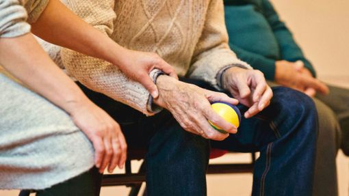 Prestazione universale: come funziona il nuovo aiuto Inps per gli over 80