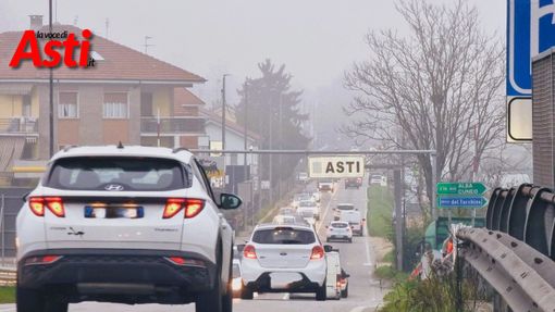 Chiusura di corso Savona, viabilità alla prova del primo giorno di mercato [VIDEO]