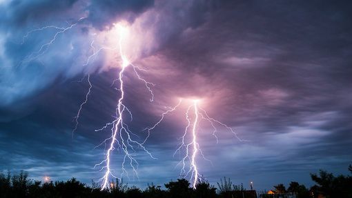 Temporali e (breve) pausa dal caldo: oggi e domani è allerta gialla