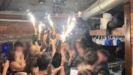 L' immagine dello scoppio dell' incendio al Constellation che ha fatto il giro del mondo