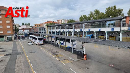 L'area sosta delle corriere di Asti (Merphefoto) L'area sosta delle corriere di Asti (Merphefoto)
