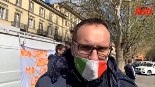 Un fermo immagine della videointervista al vicesindaco realizzata il 7 aprile 2021, nel corso di una manifestazione di protesta dei commercianti