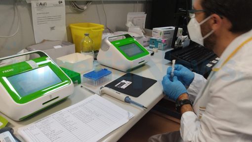 Un laboratorio analisi (immagine d'archivio)