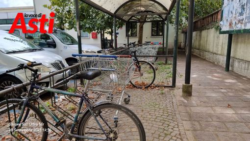 Alcune immagini del degrado che affligge la zona della stazione