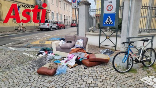 Una situazione di degrado in via Nazario Sauro