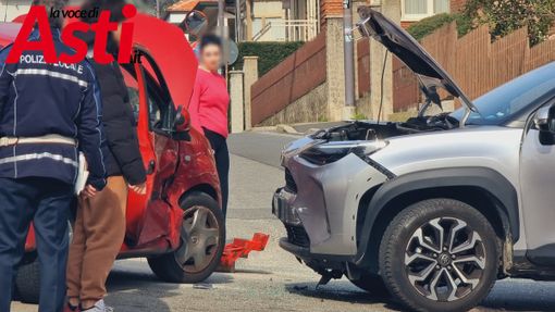 Violento schianto in via Brovardi, sul posto Vigili del Fuoco e 118 Violento schianto in via Brovardi, sul posto Vigili del Fuoco e 118