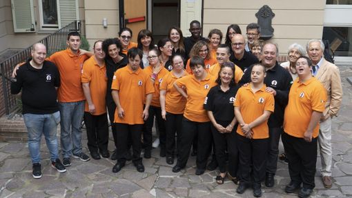 Foto d'archivio dello staff di Albergo Etico con alcuni genitori dei ragazzi