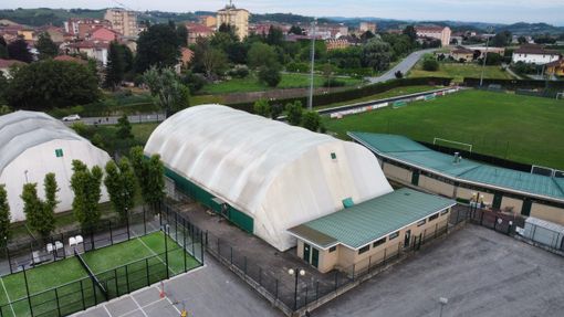 La Città di San Damiano pronta a rifarsi il look. Al via i  lavori di rifacimento della Polivalente agli impianti sportivi La Città di San Damiano pronta a rifarsi il look. Al via i  lavori di rifacimento della Polivalente agli impianti sportivi