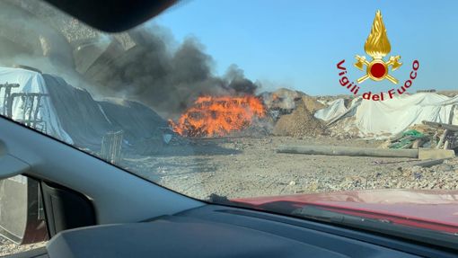 Cerro Tanaro: incendio rifiuti alla discarica Gaia. Pronto intervento dei Vigili del Fuoco