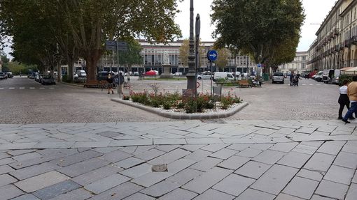 Asti va a piedi con piacere. Buona risposta nella giornata senza auto in centro