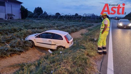 Auto esce di strada a Motta di Costigliole Auto esce di strada a Motta di Costigliole