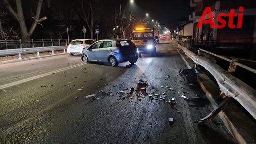 Incidente stradale, auto contro guard rail sul cavalcavia Giolitti