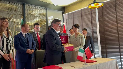 Riunione in collegamento da Shanghai di Roberto Cerrato: ripresi i contatti con la Bama Group Company of Tea Riunione in collegamento da Shanghai di Roberto Cerrato: ripresi i contatti con la Bama Group Company of Tea