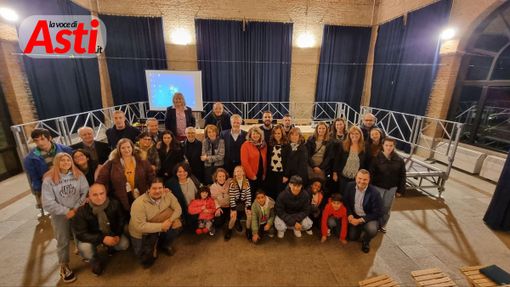 Le famiglie adottive di F.A.T.A. con il direttore del CISA, Giuseppe Occhiogrosso, l'assistente sociale Concetta Magnano e le assistenti sociali dell'area minori Le famiglie adottive di F.A.T.A. con il direttore del CISA, Giuseppe Occhiogrosso, l'assistente sociale Concetta Magnano e le assistenti sociali dell'area minori