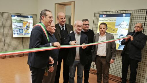 Il taglio del nastro. Da sinistra: Paolo Lanzavecchia, Piercarlo Grimaldi, Edoardo Vallarino Gancia, Lorenzo Barbero, Flavio Scagliola e Gianmario Cerutti