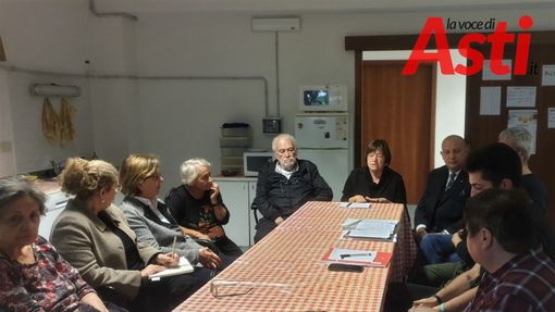 Il tavolo di confronto in dormitorio Il tavolo di confronto in dormitorio