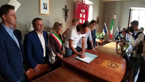 La firma dello stato di emergenza La firma dello stato di emergenza