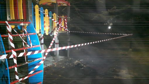 Incendia nella notte una giostra per bambini in via Ungaretti