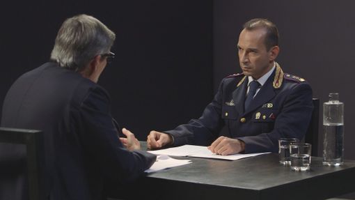 Il "commissario" Sebastiano Barlotta e, di spalle, Pino Rinaldi Il "commissario" Sebastiano Barlotta e, di spalle, Pino Rinaldi