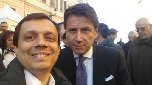 Marco Allegretti con Giuseppe Conte durante la sua visita astigiana