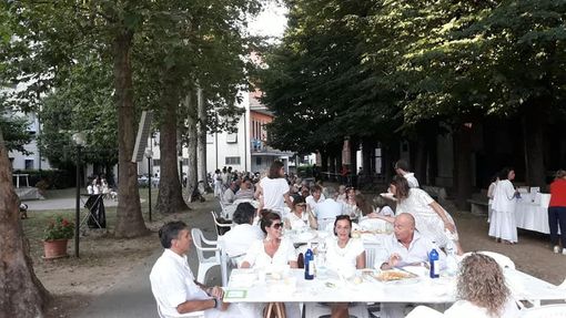 Grande partecipazione alla “cena in bianco” organizzata presso la Casa di Riposo Città di Asti