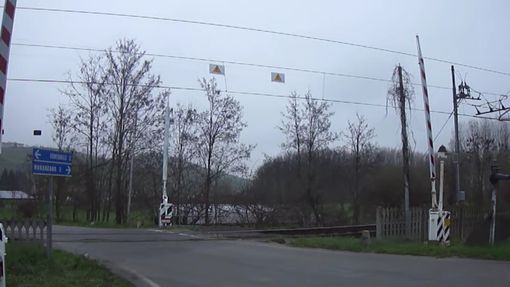 Il passaggio a livello di Mombaruzzo (archivio) Il passaggio a livello di Mombaruzzo (archivio)