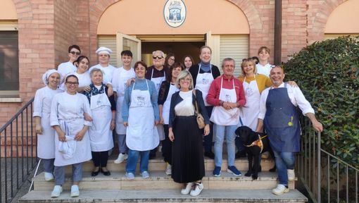 A lezione di cucina e inclusione: studenti ai fornelli con l’Unione Italiana ciechi e ipovedenti di Asti
