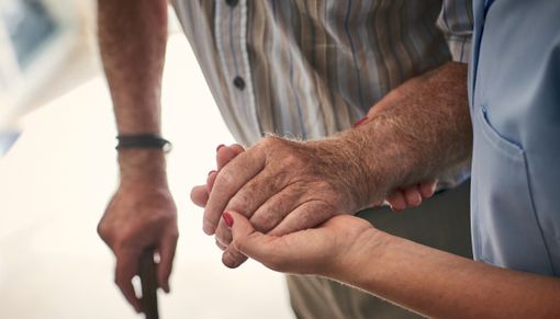 "Vaccinare badanti e chi assiste i più fragili", la richiesta è di Cittadinanzattiva Piemonte