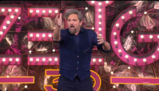 Antonio Ornano ritratto in un fermo immagine della sua performance a "Zelig 30"