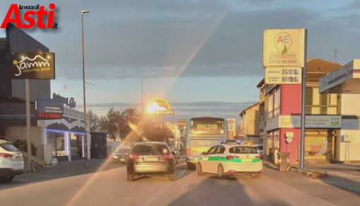 Traffico e disagi in corso Alessandria per l'avaria di un bus