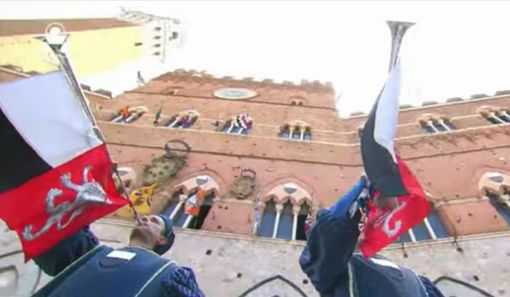 Siena, l' assegnazione apparecchia un gran Palio: i due cavalli favoriti vanno alle contrade rivali