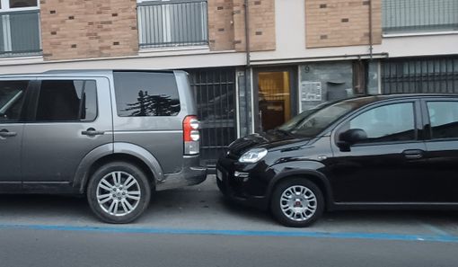 “Mia madre, 92enne, ‘prigioniera in casa’ per colpa di uno stallo blu”