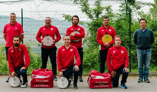 Nella foto, da sinistra, in piedi: Marco Gino, Andrea Serraiocco, Matteo Forno, Andrea Gerbi. Renzo Artuffo (presidente). Accosciati: Guglielmo Ulla, Alessandro Accomazzo, Paolo Artuffo. Nella foto, da sinistra, in piedi: Marco Gino, Andrea Serraiocco, Matteo Forno, Andrea Gerbi. Renzo Artuffo (presidente). Accosciati: Guglielmo Ulla, Alessandro Accomazzo, Paolo Artuffo.