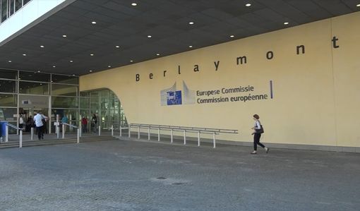 L'ingresso del palazzo che ospita la Commissione Europea L'ingresso del palazzo che ospita la Commissione Europea