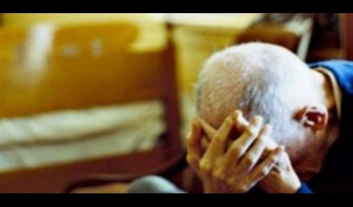 Anziano disperato dopo una rapina Anziano disperato dopo una rapina