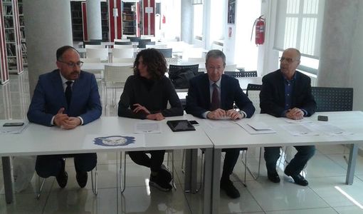 Il sindaco Maurizio Rasero, la presidente della Biblioteca Roberta Bellesini Faletti, il presidente dell'Ordine dei Giornalisti del Piemonte Alberto Sinigaglia e l'assessore comunale alla Cultura Gianfranco Imerito ritratti nel corso della conferenza stampa di presentazione del festival Il sindaco Maurizio Rasero, la presidente della Biblioteca Roberta Bellesini Faletti, il presidente dell'Ordine dei Giornalisti del Piemonte Alberto Sinigaglia e l'assessore comunale alla Cultura Gianfranco Imerito ritratti nel corso della conferenza stampa di presentazione del festival