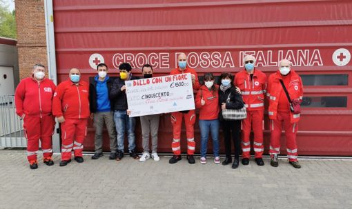 Consegna raccolta fondi alla Croce Rossa