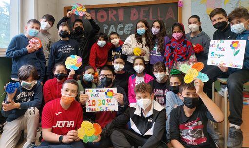 Ad Asti 'I fiori della pace', 800 alunni insieme alla Rete Welcoming