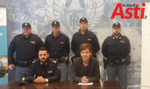 Il responsabile delle Volanti Francesco Gigante e il questore vicario Vittoria Rissone ritratti nel corso della conferenza stampa odierna Il responsabile delle Volanti Francesco Gigante e il questore vicario Vittoria Rissone ritratti nel corso della conferenza stampa odierna