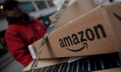 La consegna di un pacco Amazon
