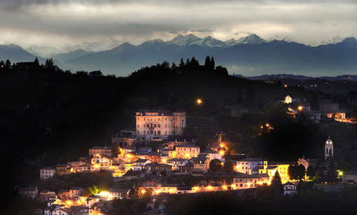 Una bella immagine panoramica di Canelli