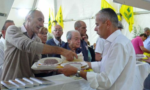 Un punto distributivo di Coldiretti in una precedente edizione della Douja d'Or