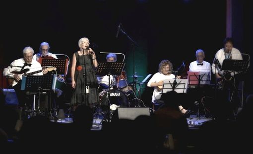 Sabato Palmarosa Band chiuderà il festival "Basta che siate giovani perché io vi ami assai" Sabato Palmarosa Band chiuderà il festival "Basta che siate giovani perché io vi ami assai"