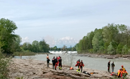 Riprenderanno domattina le ricerche del ragazzo caduto nel Tanaro nei pressi di Verduno: di lui nessuna traccia