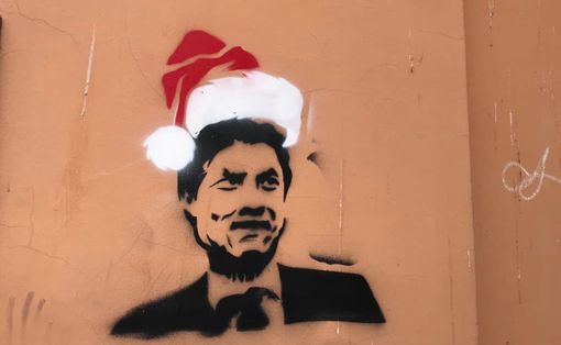 Il premier Conte Babbo Natale in via Incisa